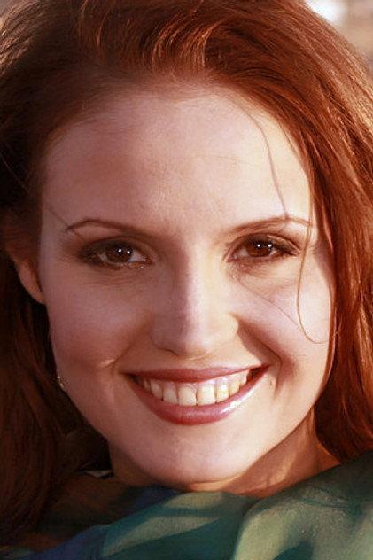 Yuliya Pozhidaeva - Actor Profile Photo