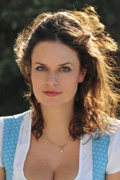 Angela Ascher - Actor Profile Photo