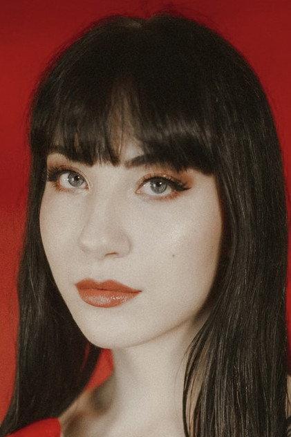 Charlotte Sartre - Actor Profile Photo