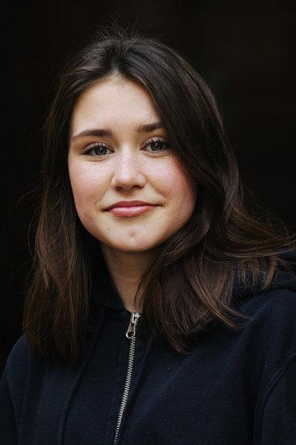 Polly Stjärne - Actor Profile Photo