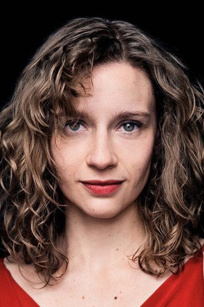 Luise Hart - Actor Profile Photo