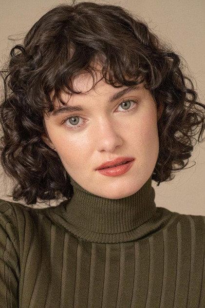 Léa Bonneau - Actor Profile Photo