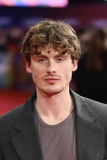 Giles Surridge - Actor Profile Photo