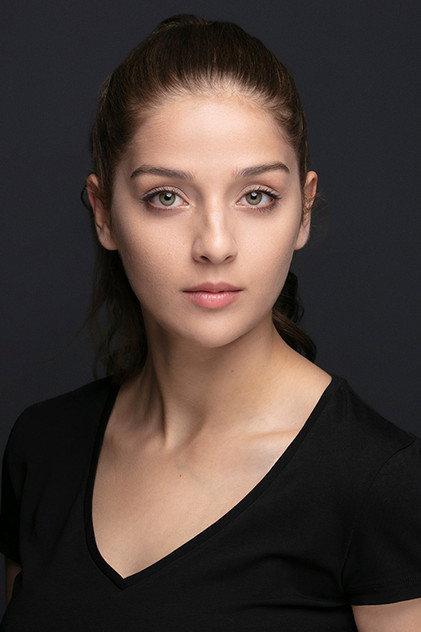 Ecem Çalhan - Actor Profile Photo