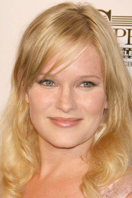 Nicholle Tom - Actor Profile Photo