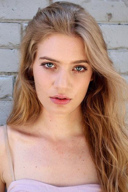 Clara Pasieka - Actor Profile Photo