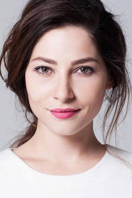 Berna Üçkaleler - Actor Profile Photo