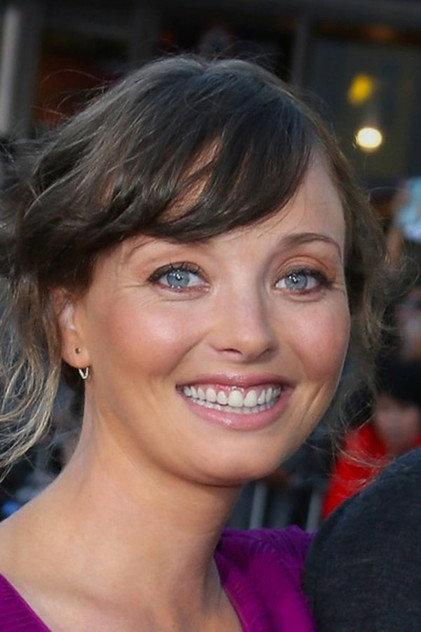 Kira Sternbach - Actor Profile Photo