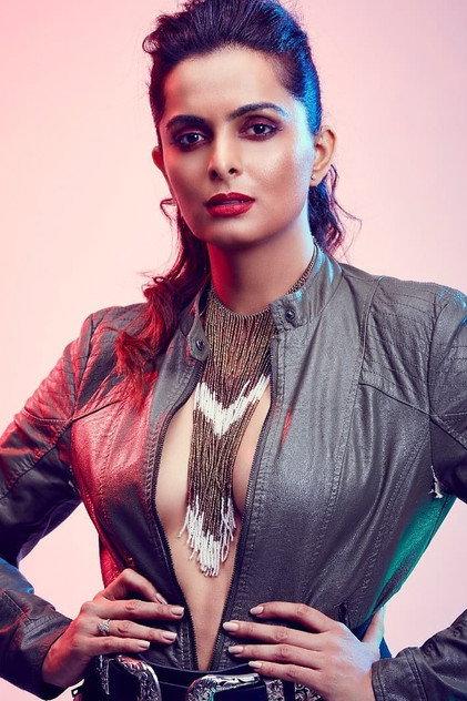 Ruhi Chaturvedi - Actor Profile Photo