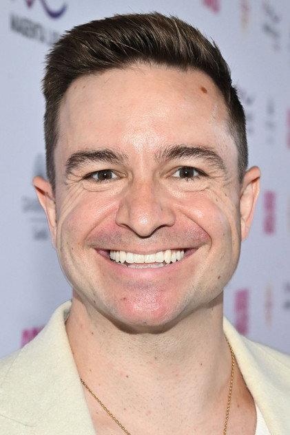 Chase Hinton - Actor Profile Photo