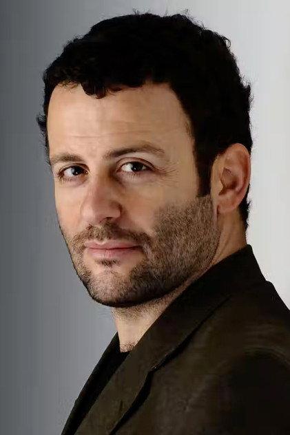 Erdil Yaşaroğlu - Actor Profile Photo