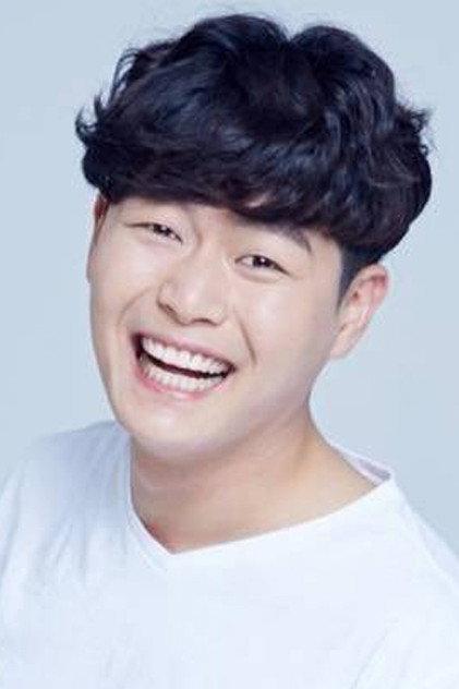 Moon Yoo-seong - Actor Profile Photo