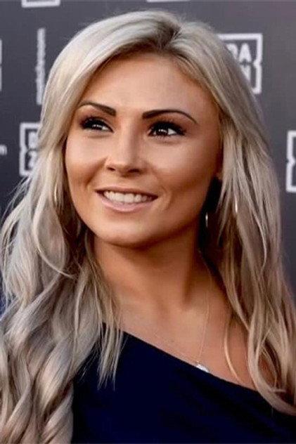 Shannon Courtenay - Actor Profile Photo