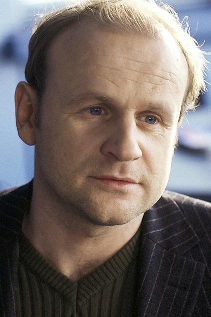 Oliver Stokowski - Actor Profile Photo
