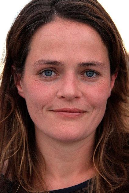 Alexandra Johnes - Actor Profile Photo