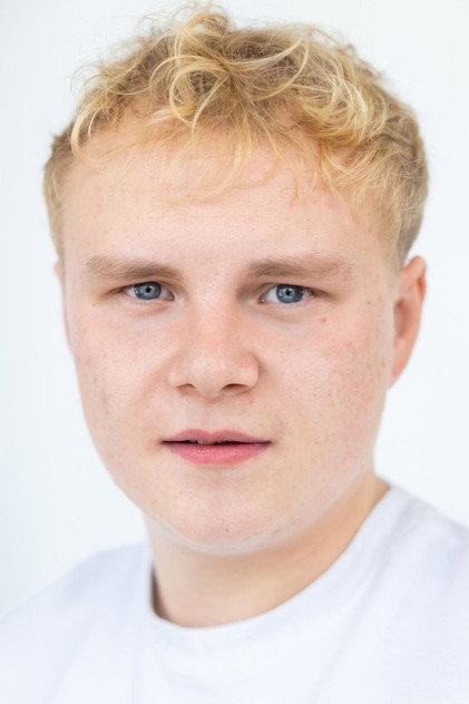 Anton Petzold - Actor Profile Photo