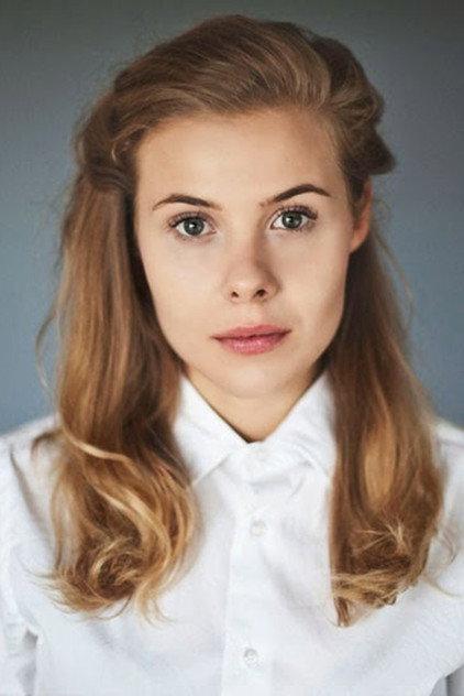 Karolina Staniec - Actor Profile Photo