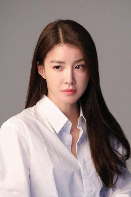 Lee Si-young - Actor Profile Photo