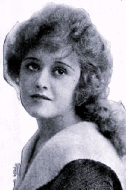 Elinor Field - Actor Profile Photo