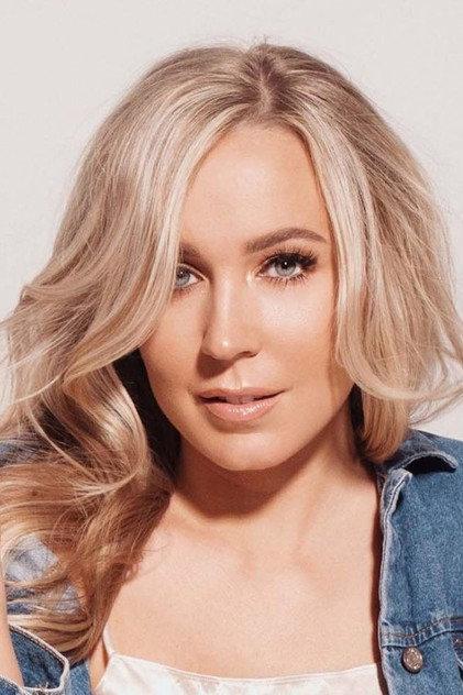 Elyse Saunders - Actor Profile Photo