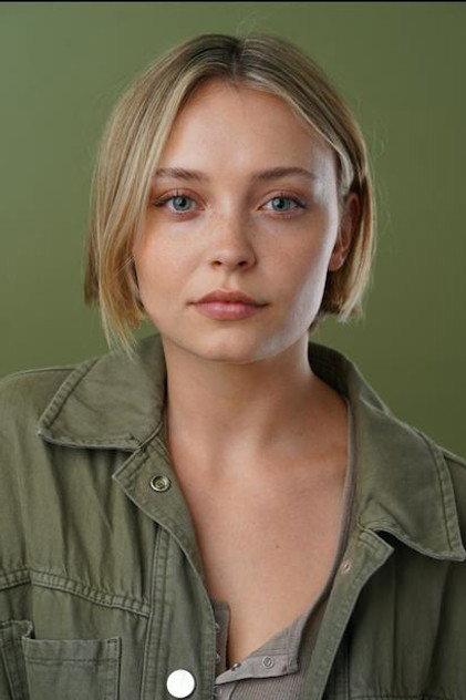 Leah Grosjean - Actor Profile Photo