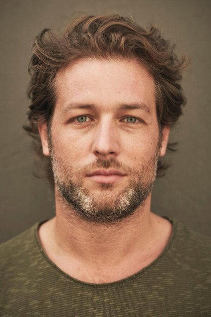 Julian Looman - Actor Profile Photo