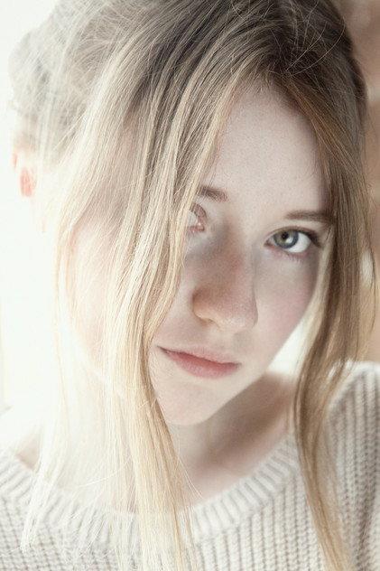 Fern Deacon - Actor Profile Photo