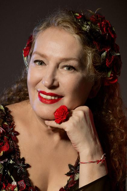 Suzan Kardeş - Actor Profile Photo