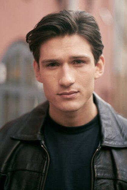 Isac Calmroth - Actor Profile Photo