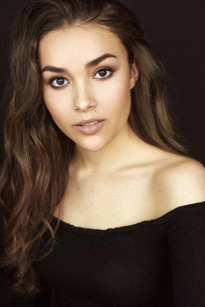 Lina Lecompte - Actor Profile Photo
