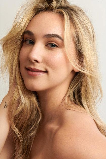 Sarah Helbringer - Actor Profile Photo