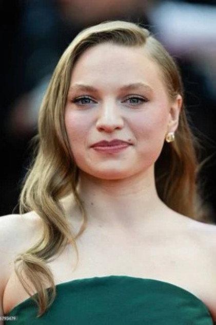 Mia Threapleton - Actor Profile Photo