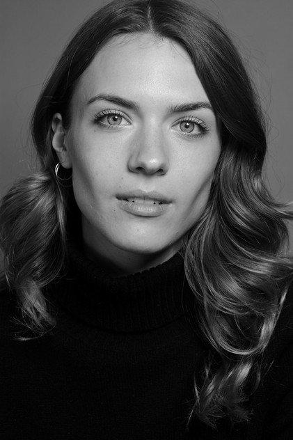 Paula Riemann - Actor Profile Photo