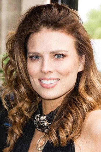 Twinnie Lee Moore - Actor Profile Photo