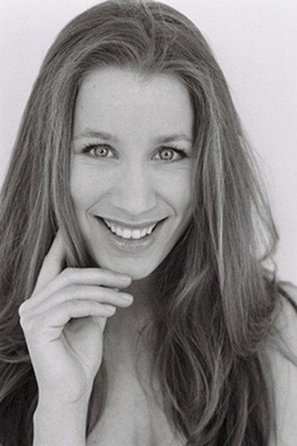 Vivian Dabrowski - Actor Profile Photo