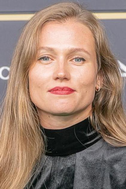 Lena Fraifeld - Actor Profile Photo