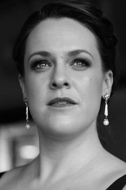Gemma Summerfield - Actor Profile Photo