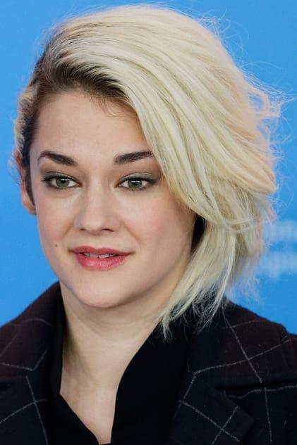 Victoire du Bois - Actor Profile Photo