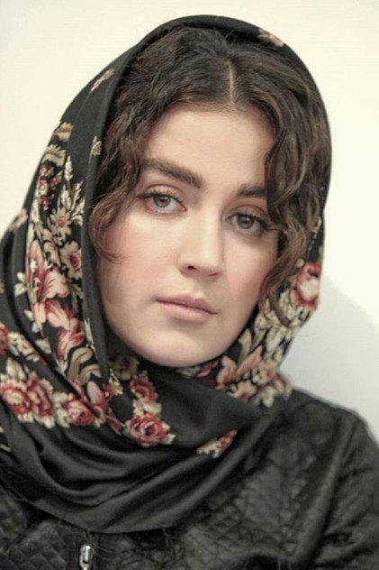 Afsaneh Pakroo - Actor Profile Photo