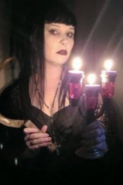 Annie Mitchell - Actor Profile Photo