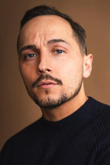 Elliot Warren - Actor Profile Photo