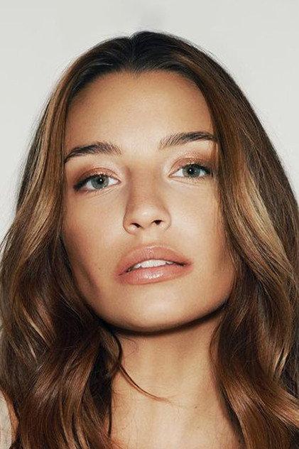 Julia Wieniawa - Actor Profile Photo