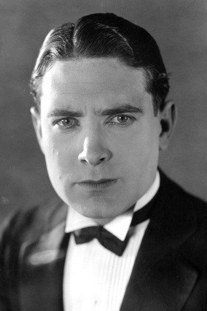 Lloyd Hughes - Actor Profile Photo