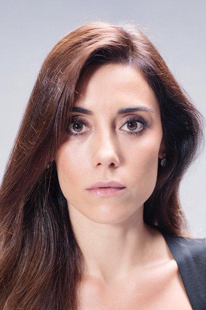 Cansu Dere - Actor Profile Photo