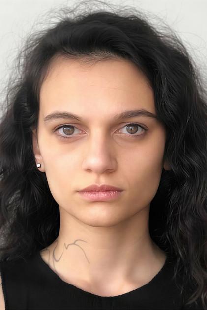 Büşra Albayrak - Actor Profile Photo