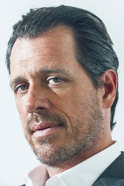 Darren Pettie - Actor Profile Photo