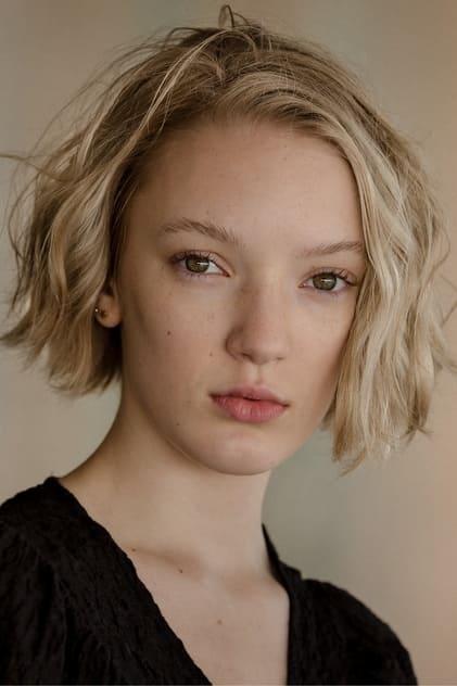 Raffiella Chapman - Actor Profile Photo