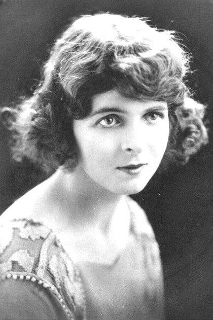 Flora le Breton - Actor Profile Photo