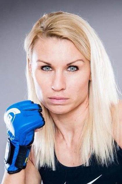 Petra Částková - Actor Profile Photo