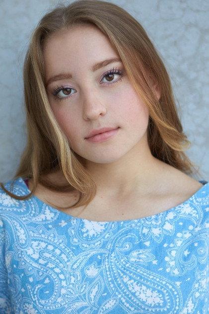 Fantine Banulski - Actor Profile Photo